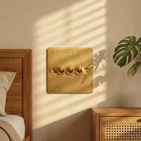 Interrupteur mural de luxe moderne rétro en acier inoxydable UK13A avec 4 prises, 4 interrupteurs, interrupteur à bascule bidirectionnel, ports USB-A et USB-C, 16A, IP20