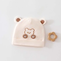 Bonnet bébé avec oreilles d'ours |   Bonnet en tricot avec appliqué patte d'ours et bord plié |   Bonnet pour nouveau-né