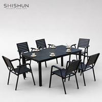 Ensemble de table et chaises de salle à manger en plastique-bois pour l'extérieur - Cadre métallique durable résistant aux intempéries pour villa, cour et usage de loisirs