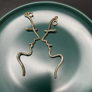 أقراط نسائية بتصميم بالغ الصغر, أقراط نسائية بتصميم بالغ الصغر ، أقراط نسائية من الذهب بتصميم كبير غير منتظم ، للبيع بالجملة - Product Image 5