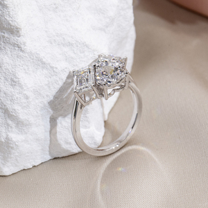 Anillo de Diamantes Cultivados en Laboratorio para Mujer, Tres Piedras, Oro de 18K, Messi Jewelry MSR-1787 - Product Image 4