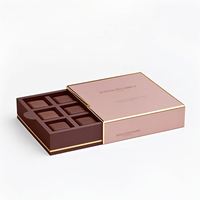 Boîte d'emballage de chocolat à la fraise de Dubai Bonbon Bar Carton rigide pour l'emballage de chocolat à prisme triangulaire