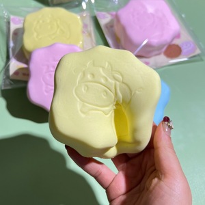 Jouets anti-stress en forme de gâteau au lait style Kawaii, mignons, à remontée lente, en PU, pour enfants, vente en gros - Product Image 5