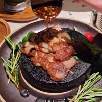 Chaud naturel poli roches volcaniques pierre de lave Steak pierre BBQ plaque Art déco Design extérieur ustensiles de cuisine servant de la nourriture vraie touche