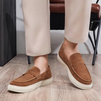 Chaussures décontractées pour hommes en cuir de vachette de luxe, mocassins antidérapants à semelle épaisse, style de marche en daim personnalisé