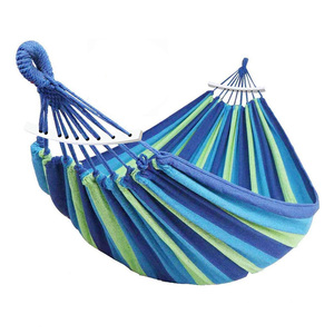 <span class=keywords><strong>Hamac</strong></span> d'extérieur en <span class=keywords><strong>toile</strong></span> personnalisé <span class=keywords><strong>avec</strong></span> <span class=keywords><strong>barre</strong></span> d'écartement incurvée en bambou - Product Image 1