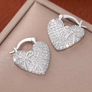 Eleganti Orecchini a Perno a Forma di Cuore e Farfalla per Donne, Gioielli di Lusso alla Moda - Product Image 2