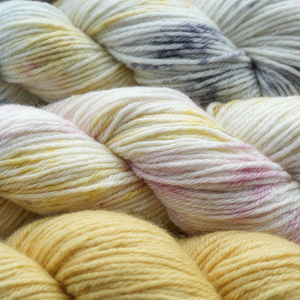 Filato 100% Cashmere Mongolo Peso DK Dipinto a Mano - 55g / 182m Morbida Lana per Maglieria Bambino - Product Image 5