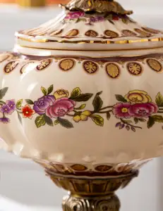 Neues Design Werkspreise Der Nahe Osten Kasachstan Keramik Heimdekoration Gold Luxus Keramik Vase mit Deckel