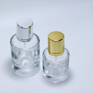 Vente en gros de flacons de parfum ronds en verre transparent de 30 ml, 50 ml et 100 ml avec bouchon argenté - Product Image 2