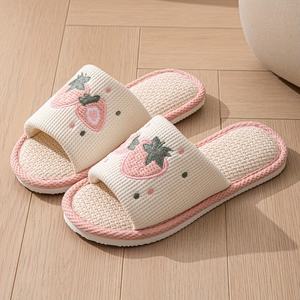 Chaussons d'intérieur pour femmes Strawberry Four Seasons, antidérapants, semelle souple, silencieux, PVC - Product Image 4