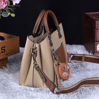 Sac à bandoulière de créateur pour femme de haute qualité, sac à main carré tendance avec chaîne décorative, fermeture éclair, doublure en polyester