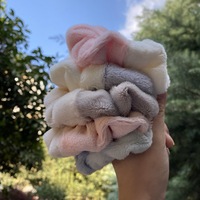 Vente en gros d'usine : Nouveauté hiver style coréen, chouchous faits main en peluche imprimé vache