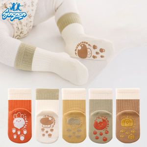 Chaussettes antidérapantes pour bébé nouveau-né personnalisées en usine OEM Chaussettes sport antidérapantes douces et respirantes de haute qualité, 0-3 <span class=keywords><strong>mois</strong></span> - Product Image 1
