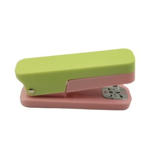 Engrapadora Rotatoria Manual para Oficina, Diseño Lindo en Verde y Rosa, Rotación de 360 Grados, para Uso Escolar - Product Image 5