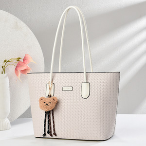 Borsa da Donna di Lusso Stile Moda 2026, Grande Capacità, con Ciondolo Orsetto Carino, Borsa a Mano di Alta Qualità, Borsa a Spalla da Donna - Product Image 1