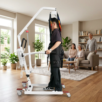 Appareil d'entraînement à la marche médical combiné avec un dispositif de transfert de patient pour le transfert des personnes handicapées et l'entraînement à la marche