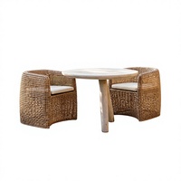 Conjunto de Sofá de Ratán Curvo Ancho Tejido a Mano para Patio, con Cojines Decorativos en Tonos Neutros, Muebles de Jardín