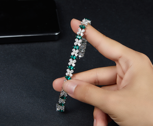 กำไลข้อมือเทนนิสสำหรับผู้หญิงคริสเตียนแบบปรับแต่งได้ เงินสเตอร์ลิงชุบทองคำขาว ประดับเพชรทรงมาร์คีส์สีเขียวนาโนคลาสสิก CZ สังเคราะห์ - Product Image 5