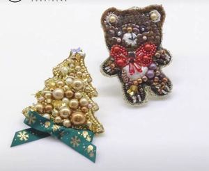 Patch brodé thermocollant personnalisé en gros pour vêtements, patch appliqué personnalisé brodé avec des paillettes et des perles - Product Image 3