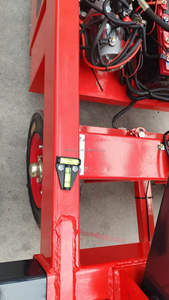 Мобильная ножничная подъемная платформа для высотных работ и перемещения оборудования - Product Image 4