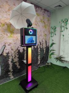 Photomaton interactif pour événements <span class=keywords><strong>et</strong></span> fêtes, avec appareil <span class=keywords><strong>photo</strong></span> reflex numérique en aluminium à installation rapide, pour photos GIF <span class=keywords><strong>et</strong></span> selfies - Product Image 1