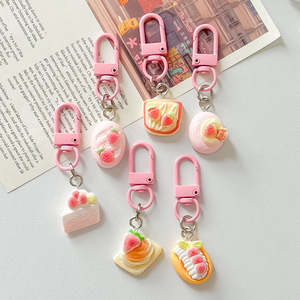 Portachiavi in resina a forma di fragola, simpatico giocattolo alimentare, versatile ornamento da appendere per custodia auricolari, decorazione per zaino, ciondolo per catenella telefono - Product Image 5