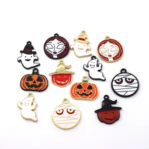 Aksesori Halloween DIY 10 buah/tas liontin hantu labu minyak tetes paduan anting hantu menyenangkan berlapis liontin Halloween