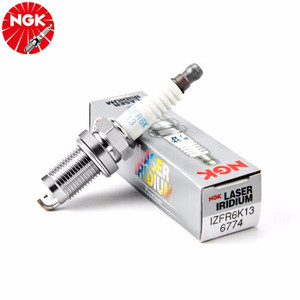 Bougie d'allumage <span class=keywords><strong>moteur</strong></span> de <span class=keywords><strong>voiture</strong></span> Marque NGK Distributeur vérifié 6774 IZFR6K13 pour Honda 1.5 Hybride 2010- OEM 9807B56A7W, 12290-RB1-003 - Product Image 1