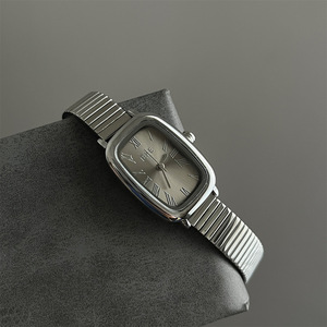 Reloj de Pulsera de Metal Gris Estilo Vintage, Reloj de Mujer con Esfera Pequeña, Estilo Minimalista, Correa de Acero Inoxidable, Cuarzo - Product Image 2