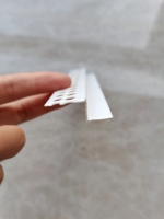 Profilés d'angle en PVC DBM pour cloisons sèches et plâtrage, écologiques et résistants à l'eau, modèle Z9, usage en appartement