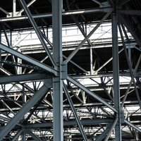 Hangar moderne en structure métallique préfabriquée pour le stockage d'avions privés et l'atelier, avec une grande conception à travée libre