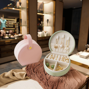 Estuche de Viaje Pequeño de Piel Sintética para Joyas, Mini Organizador de Joyas Portátil para Mujer, Caja de Regalo para Anillos, Pendientes y Collares - Product Image 2