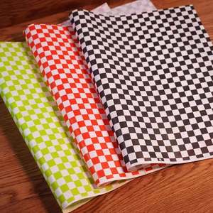 กระดาษกันไขมันแบบกำหนดเอง 40 แกรม ขนาดใหญ่ 7x7 นิ้ว สำหรับเบอร์เกอร์ ไก่ ห่อแซนวิชแบบกำหนดเอง - Product Image 1