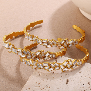 Bracelet ouvert géométrique en zircon plaqué or pour femme, bijoux de fête en alliage de zinc avec sertissage en canal, design irrégulier - Product Image 2