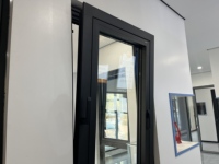 Ventana Moderna de Aluminio con Cierre Multipunto Estándar, Vidrio Templado, Seguridad Reforzada, Aislamiento Térmico, Apertura Interior/Exterior