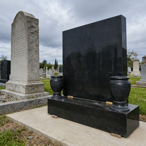 Pierres tombales, monuments commémoratifs et monuments funéraires <span class=keywords><strong>en</strong></span> <span class=keywords><strong>granit</strong></span> noir absolu, polies, sur mesure, qualité export - Product Image 5