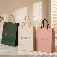 Sac cadeau en papier rigide doublé de velours avec rabat magnétique, emballage haut de gamme personnalisé pour chocolats et confiseries, boîte de luxe