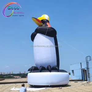 La publicité drôle de dessin animé de pingouin noir décorent le pingouin géant gonflable de modèle animal