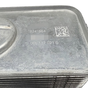 Radiatore Olio Motore 06L117021G / E 06K117021H 06K117021E per VW Tiguan Sharan Areton Touareg Golf <span class=keywords><strong>Audi</strong></span> A3 A5 A6 <span class=keywords><strong>A7</strong></span> TT Q8 2012-2023 - Product Image 4