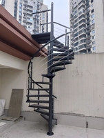 Escaliers en colimaçon en bois massif modernes et élégants, durables, assemblés en métal pour les appartements intérieurs, installation facile en DIY pour les villas