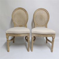 Chaise Louis en rotin empilable en bois rustique avec coussin amovible