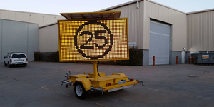 Panneaux d'affichage à messages variables, panneau d'affichage LED pour le trafic, panneau de contrôle LED, panneau de signalisation LED, panneau LED portable sur remorque - Product Image 3