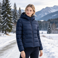 Blouson matelassé à capuche bleu pour femme, en nylon épais, imperméable, coupe-vent, avec logo, chic et élégant pour les trajets en ville