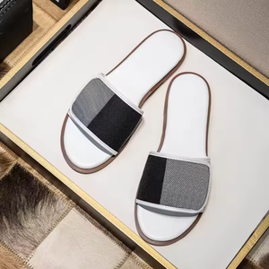 Chaussons de luxe pour femmes, chaussures plates de créateur, pantoufles d'intérieur de haute qualité, pantoufles de plage décontractées pour hommes, pantoufles de marche unisexes tendance - Product Image 1