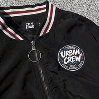 Blouson Bomber Léger Homme OEM&ODM avec Patch Brodé, Col et Ourlet Côtelés Rayés, Cordon de Serrage, Veste Coupe-Vent Streetwear