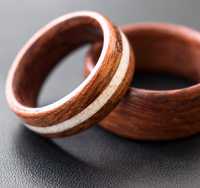 Bague en bois artisanale de qualité supérieure pour hommes, symbole classique de l'amour, de l'engagement, du mariage, de l'anniversaire, style quotidien