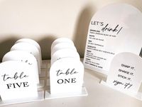 Supports de numéros de table et de menus de mariage de luxe personnalisés en acrylique/verre/plastique/bois avec impression UV/numérique OEM
