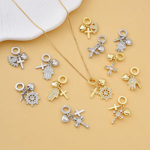 CZ9362 Breloques pendantes triple double plaqué or 18 carats et argent, pavé de zircone cubique, motif main de Hamsa, gouvernail et croix cœur, pour la fabrication de bijoux - Product Image 2