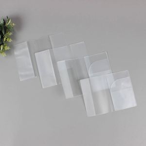 Housse de passeport transparente personnalisée, porte-passeport en plastique souple, portefeuille de passeport en PVC avec porte-cartes - Product Image 1